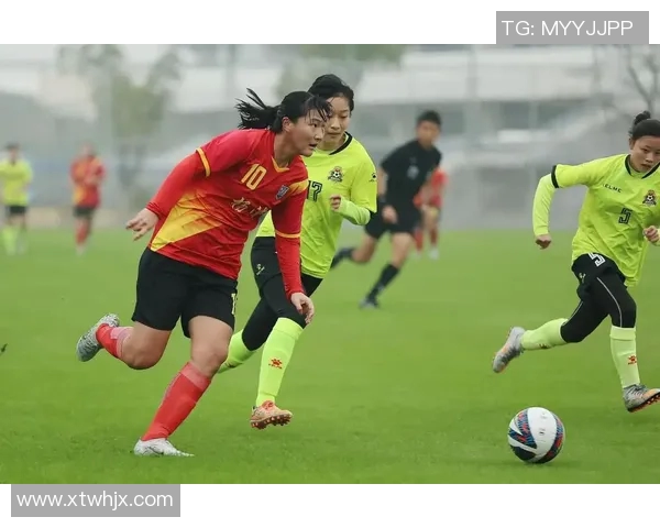香港足球明星女球员的魅力与风采揭秘,展现她们的运动精神与时尚形象